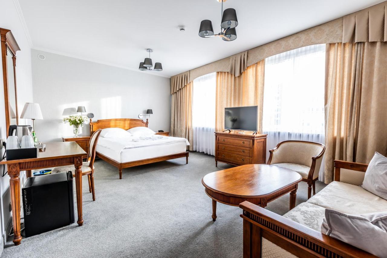Hotel Pod Zlota Roza Kielce Buitenkant foto