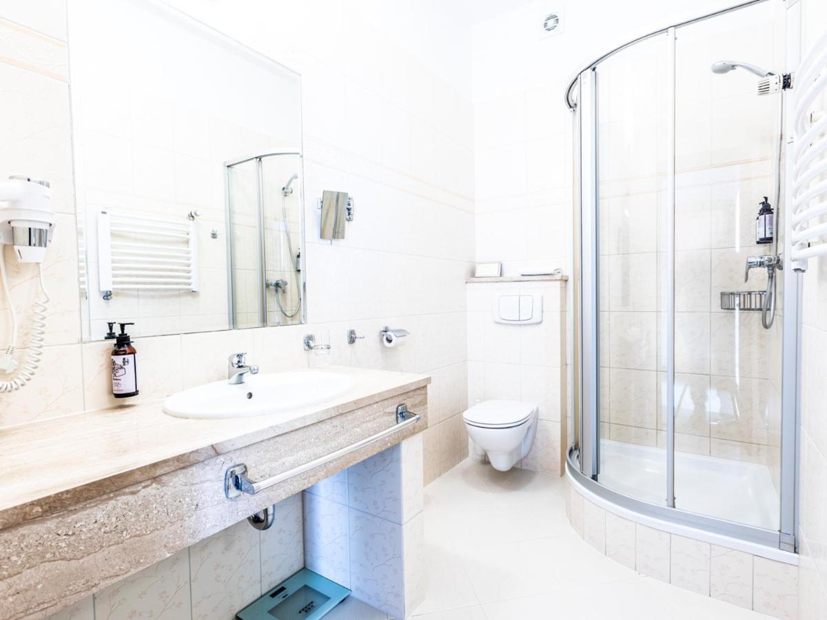 Hotel Pod Zlota Roza Kielce Buitenkant foto