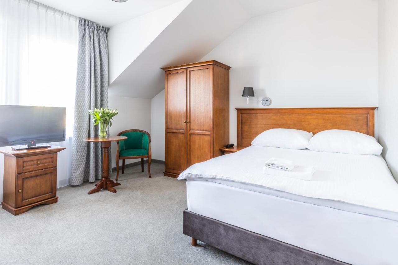Hotel Pod Zlota Roza Kielce Buitenkant foto