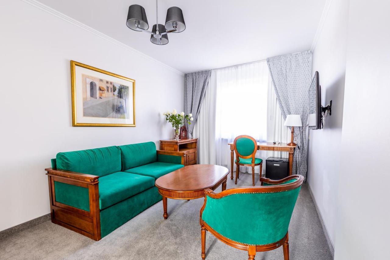 Hotel Pod Zlota Roza Kielce Buitenkant foto
