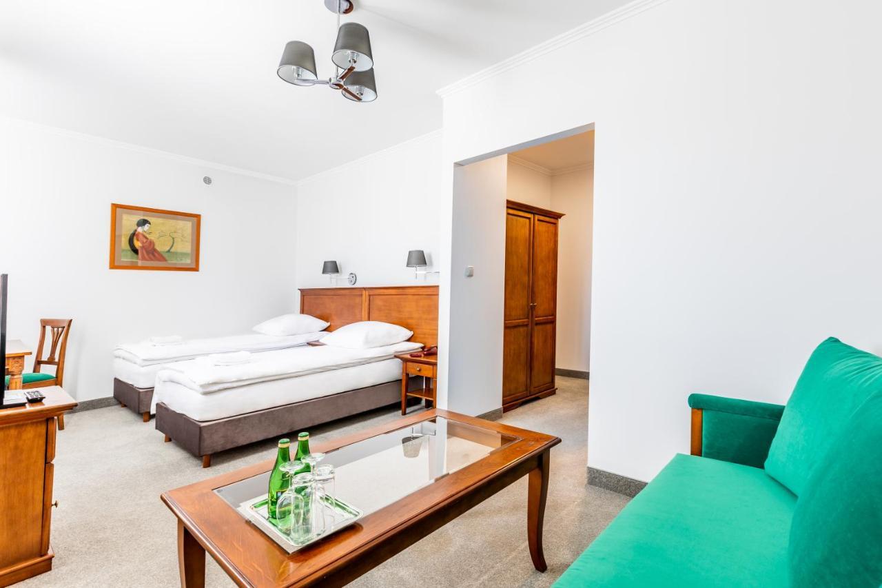 Hotel Pod Zlota Roza Kielce Buitenkant foto