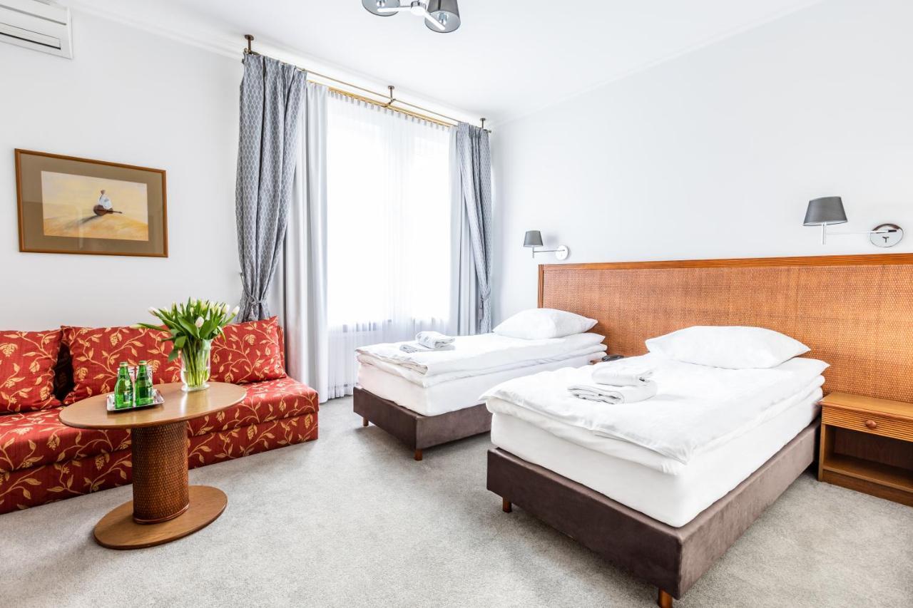 Hotel Pod Zlota Roza Kielce Buitenkant foto