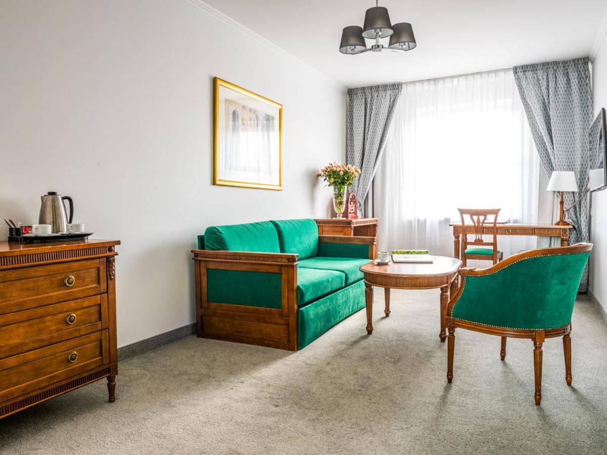 Hotel Pod Zlota Roza Kielce Buitenkant foto