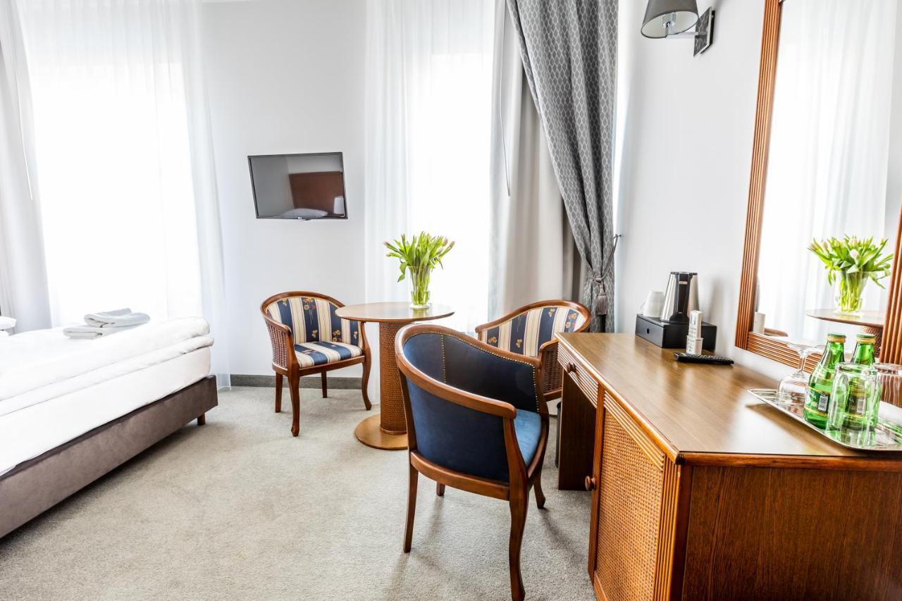 Hotel Pod Zlota Roza Kielce Buitenkant foto