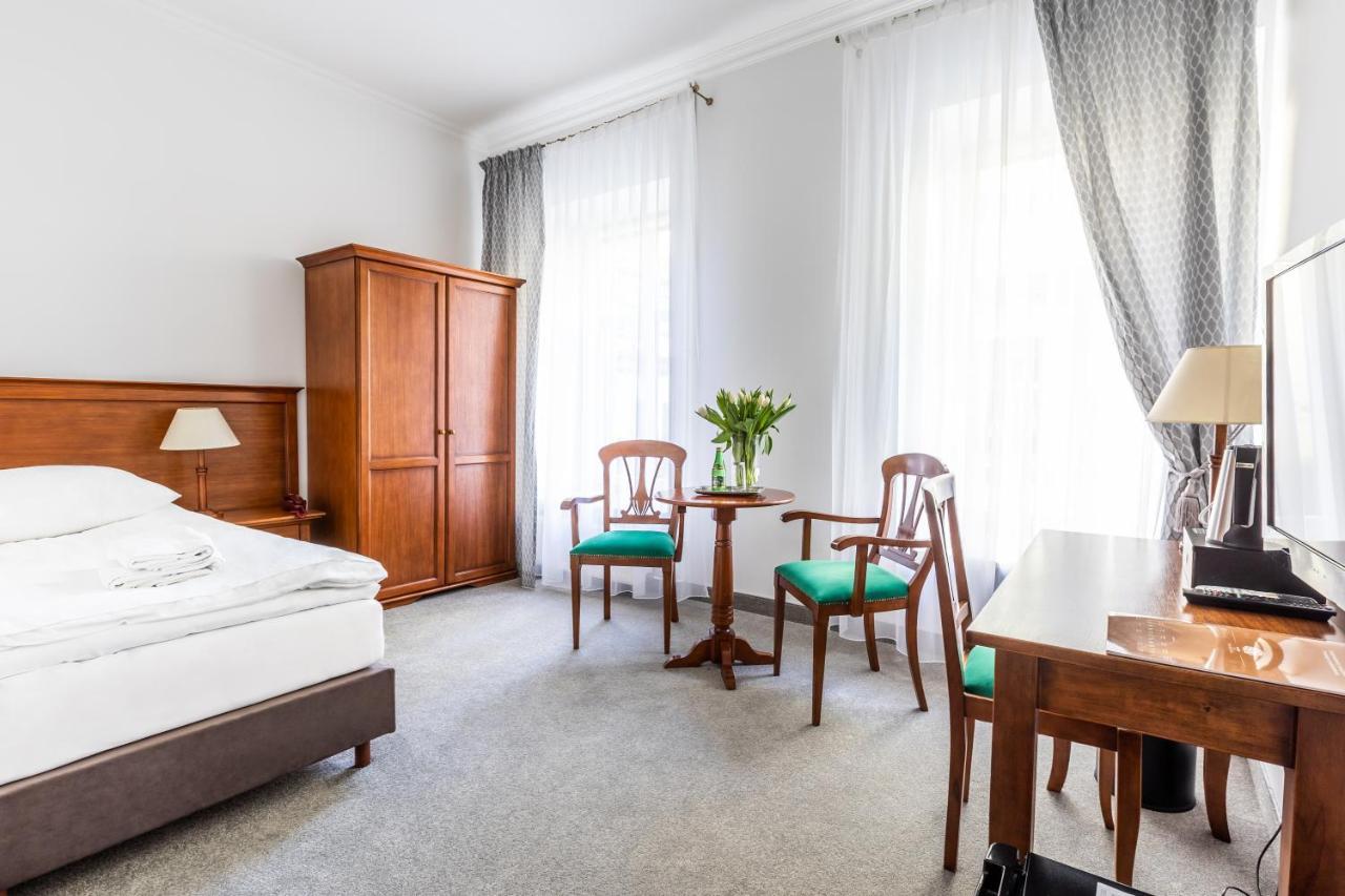 Hotel Pod Zlota Roza Kielce Buitenkant foto