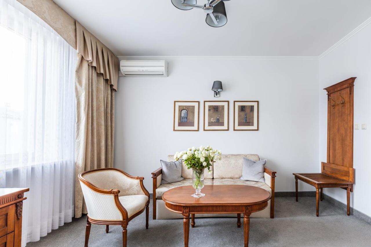 Hotel Pod Zlota Roza Kielce Buitenkant foto
