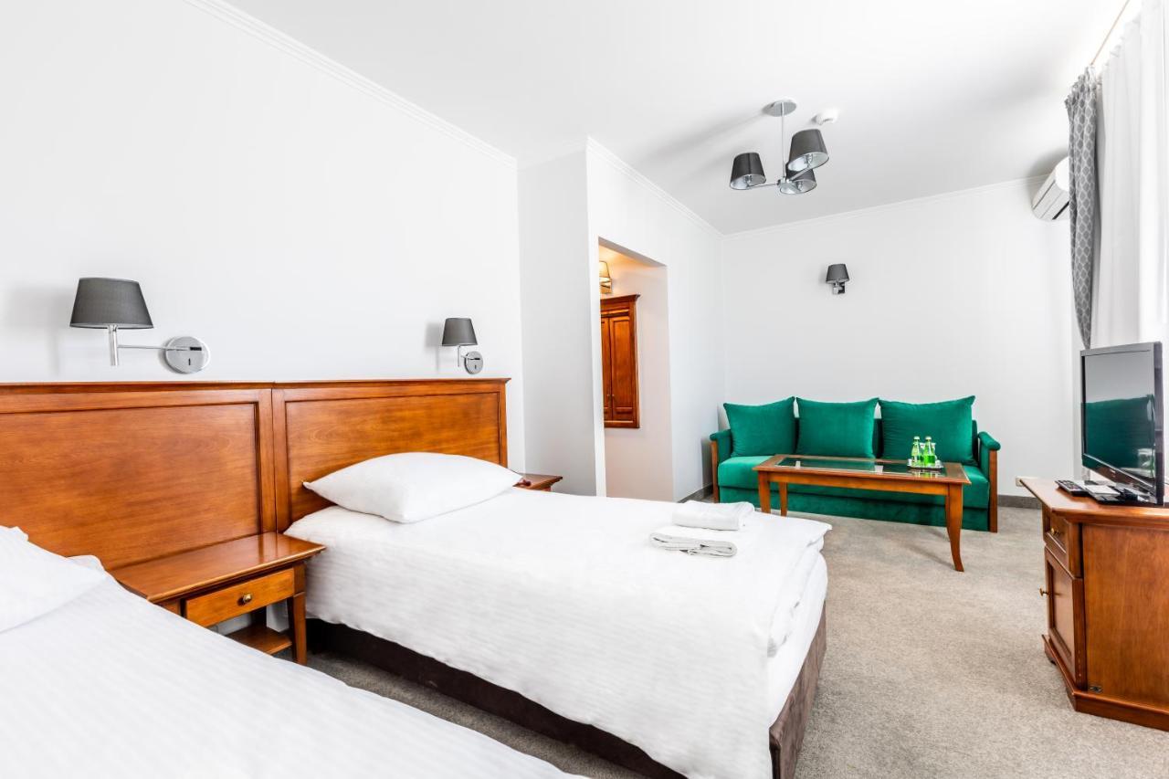 Hotel Pod Zlota Roza Kielce Buitenkant foto
