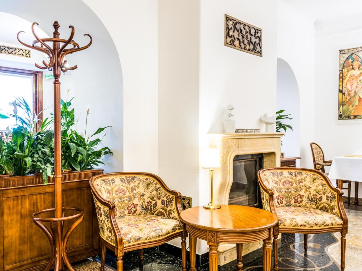 Hotel Pod Zlota Roza Kielce Buitenkant foto