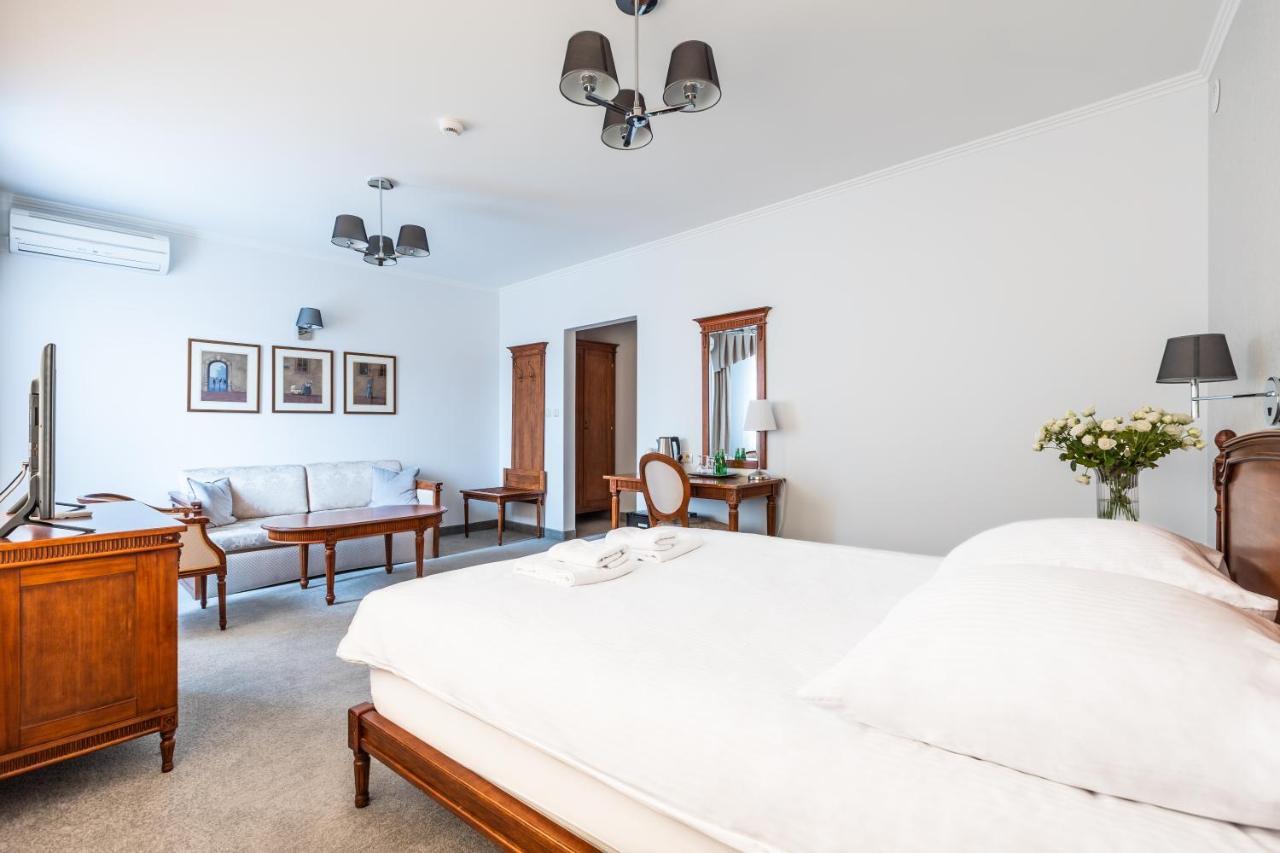 Hotel Pod Zlota Roza Kielce Buitenkant foto