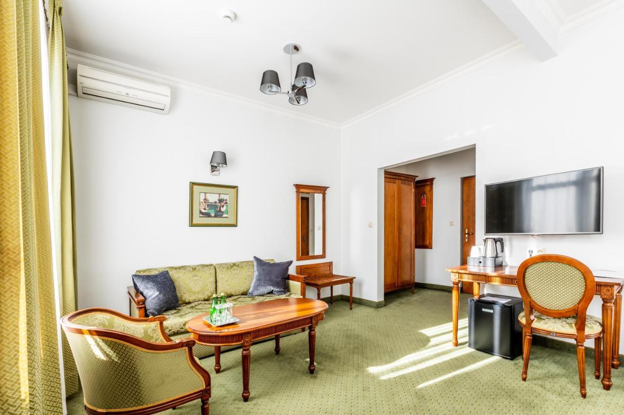 Hotel Pod Zlota Roza Kielce Buitenkant foto