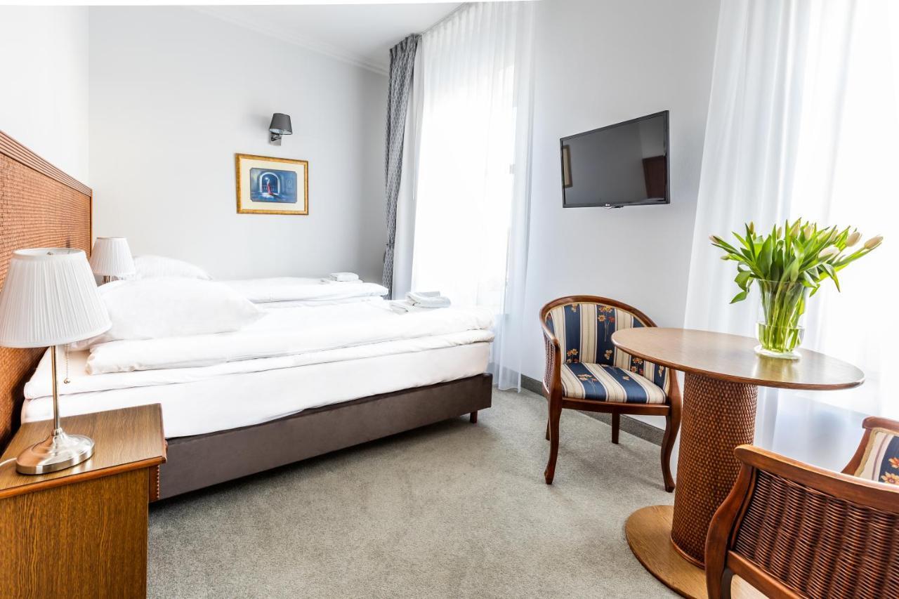 Hotel Pod Zlota Roza Kielce Buitenkant foto