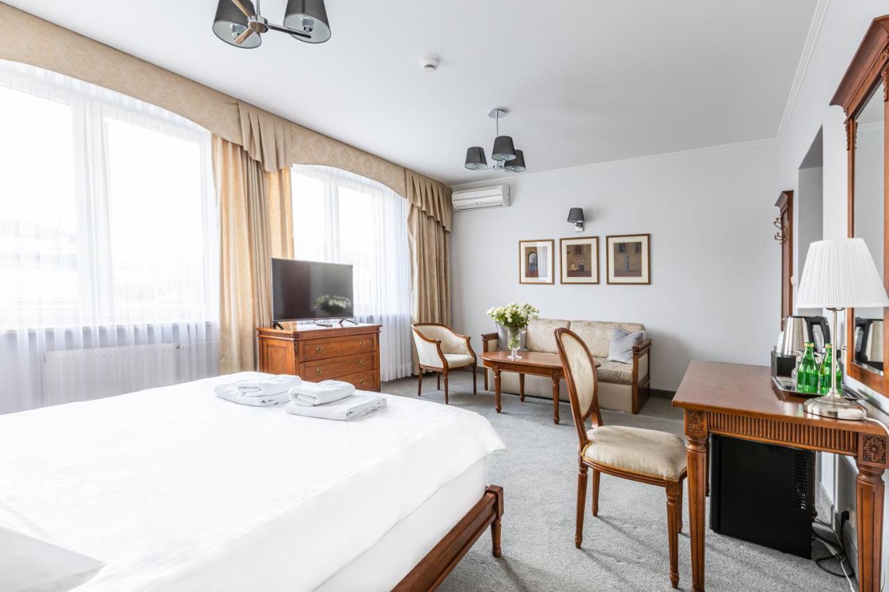 Hotel Pod Zlota Roza Kielce Buitenkant foto