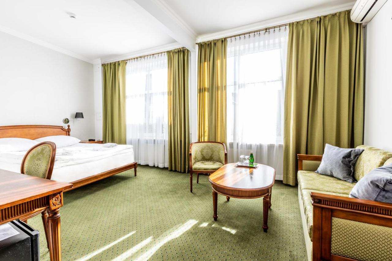 Hotel Pod Zlota Roza Kielce Buitenkant foto