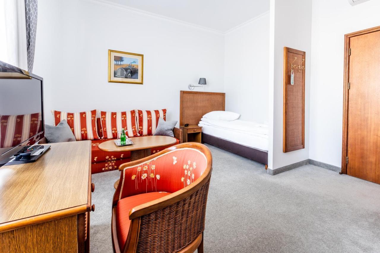 Hotel Pod Zlota Roza Kielce Buitenkant foto