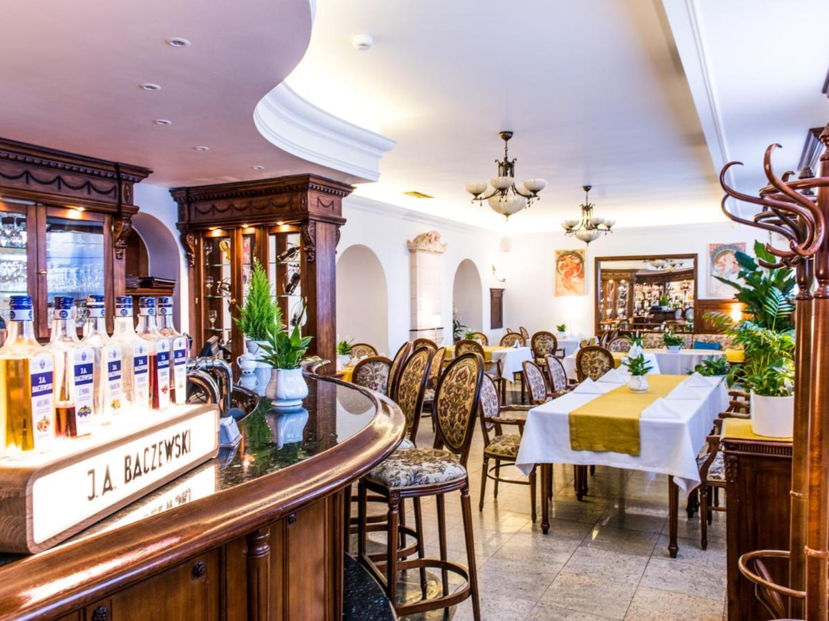 Hotel Pod Zlota Roza Kielce Buitenkant foto