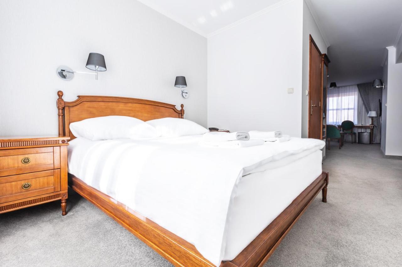 Hotel Pod Zlota Roza Kielce Buitenkant foto