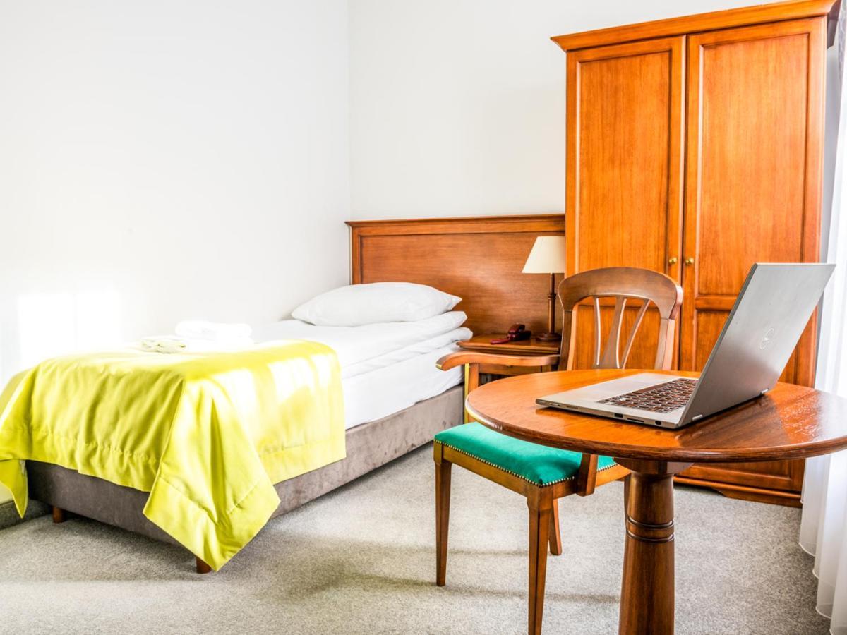Hotel Pod Zlota Roza Kielce Buitenkant foto