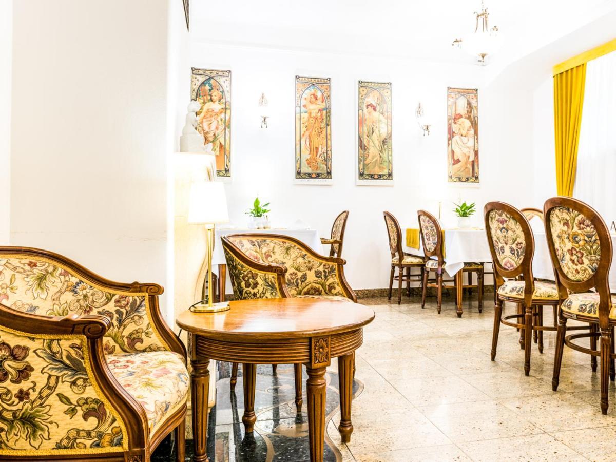 Hotel Pod Zlota Roza Kielce Buitenkant foto