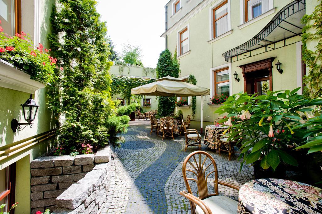 Hotel Pod Zlota Roza Kielce Buitenkant foto