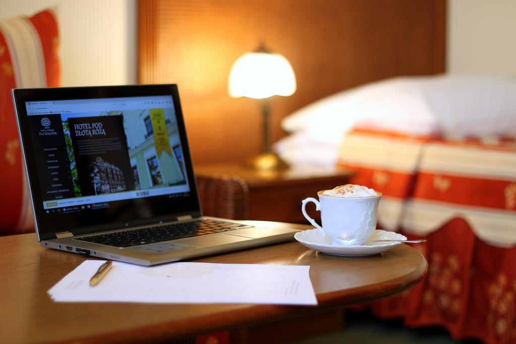 Hotel Pod Zlota Roza Kielce Buitenkant foto