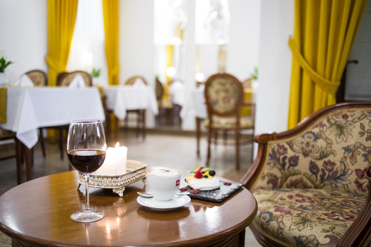 Hotel Pod Zlota Roza Kielce Buitenkant foto